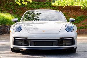 2024 911 Carrera T Coupé, Transmisión Manual de 7 Velocidades, Color Chalk Exterior, Sin Modificaciones - Product Image 2