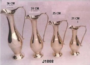 Article de décoration d'intérieur fait à la main de concepteur de vase à fleurs en laiton exquis pour des espaces de vie élégants et des cadeaux de qualité supérieure - Product Image 4