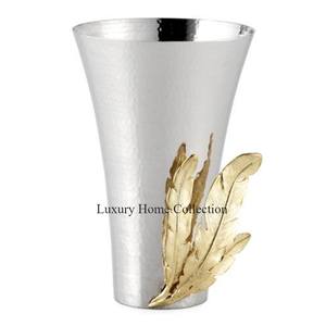 Vase fait main en acier inoxydable 100% avec conception de feuille de laiton de couleur or bien poli articles de jardin décor de hall d'hôtel et de restaurant - Product Image 1