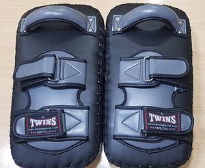 Coussinets d'entraînement de kickboxing sur mesure de haute qualité en cuir et PU, MMA Muay Thai, couleur et taille personnalisées, vente en gros - Product Image 4