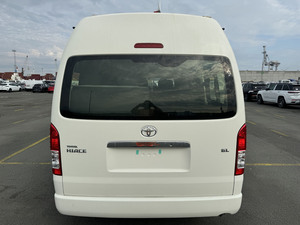 Toyota Hiace GL 2024 Usada, Techo Alto, 2.5L Turbo Diésel, Transmisión Manual, 15 Asientos - Product Image 6