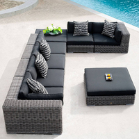 Ensemble de canapés de jardin/intérieur en polyrotin gris et blanc, mobilier d'extérieur moderne, coussins en tissu imperméable, 1 table à manger rectangulaire avec plateau en verre