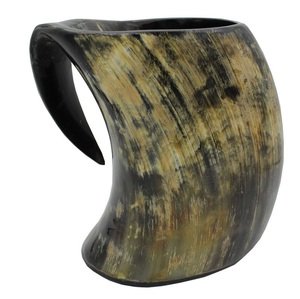 Taza de cuerno para beber ecológica vikinga medieval con diseños religiosos y animales para el tema del disfraz de Halloween - Product Image 1