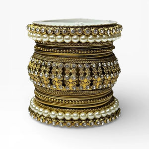 Bracelets larges en or plaqué géométriques tendance avec des perles et des pierres pour un anniversaire au prix de gros - Product Image 2