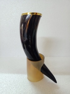 Lampe de sel de style Viking Craft Supply Store sur mesure avec cornes à boire en coquille sculptée sur des supports pour la revente de magasins d'hydromel - Product Image 4