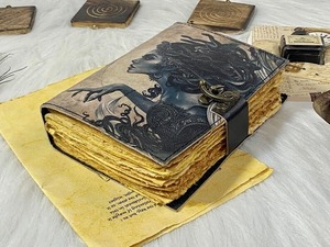 Journal en cuir cahier ombre travail journal déesse méduse sorcière journal grimoire pages avec serrure Cadeaux pour elle et lui - Product Image 3