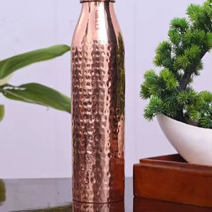 Botella de Agua de Cobre Martillado 100% Puro Ayurvédico, Elegante Diseño Art Deco a Prueba de Fugas y sin Juntas, Ideal para Decoración de Bodas - Product Image 1