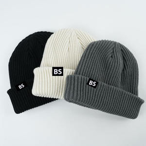 Gorro de Invierno de Primera Calidad con Puño, Gorros Elegantes y Cálidos con Logotipo Personalizado para Hombre y Mujer, Gorras Bordadas - Product Image 3