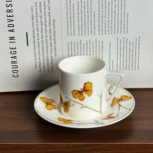 Juego de Taza y Platillo de Cerámica Amarillo y Blanco con Diseño de Mariposas Estilo Europeo, Capacidad de 220 ml, Apto para Lavavajillas y Microondas - Product Image 2