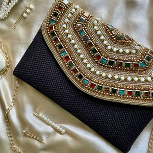 Sacs à main brodés uniques de style bohème, pochettes à main brodées à la main, design fantaisie, doublure perlée, soirée, mariage - Product Image 1