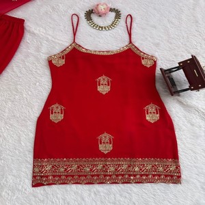 Conjunto étnico Sharara de diseñador en Faux Georgette con forro de algodón suave Bordado pesado y Detalles de secuencia - Product Image 5