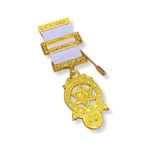 LA COLLECTION MASONIQUE Bijou de poitrine des compagnons de l'arche royale-Symbole du triple tau-Finition dorée-Portefeuille en bijou transparent - Product Image 3