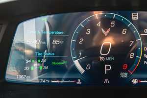 Corvette Z06 Coupé Turbo 2025, cuir, R18, transmission intégrale, faible kilométrage, boîte automatique, conduite à gauche, essence/pétrole, couleur foncée - Product Image 6