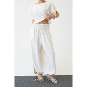 ชุดสีขาวนวล - Product Image 1