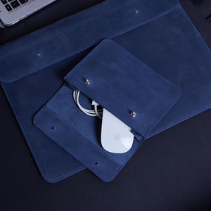 Organizador de cordón de cuero Bluer para viajar, funda de cargador minimalista para regalos de novio para él - Product Image 1