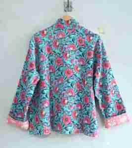 Veste d'hiver pour femme réversible en coton doublé, faite à la main, tissée, matelassée, écologique, avec boutons, imprimé floral en blocs, manches longues - Product Image 4