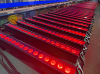 Barre LED de scène 18x18W RGBWAUV 6-en-1 à couleurs pleines, DMX512 Maître/Esclave, activée par le son, IP65