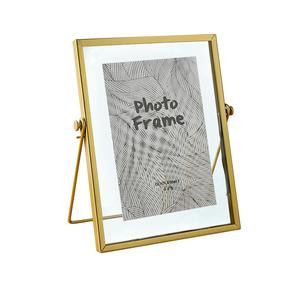 Cadre photo en métal rustique de forme carrée avec texture martelée et finition oxydée pour un décor d'affichage d'image traditionnel - Product Image 4