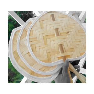 Abanicos de mano de bambú tradicionales con patrón intrincado, coloridos, abanicos de mano de Bambú - Product Image 1