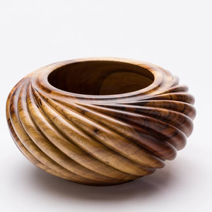 Tazón para Servir Ensaladas de Madera de Acacia Ecológica de la Más Alta Calidad, Tallado a Mano con Laterales Curvos en Forma de Diamantes, Tazón Clásico para Bodas - Product Image 5