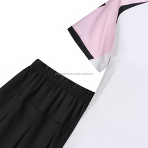 Conjunto de Uniforme de Bádminton Personalizado OEM para Mujer, Camiseta de Manga Corta con Mangas Raglán en Contraste y Falda Plisada - Product Image 5