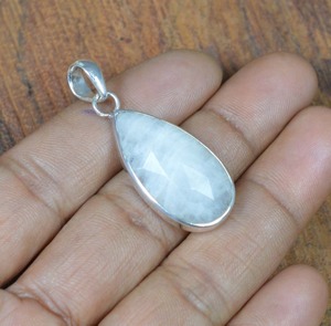Colgante de piedras preciosas de piedra lunar de Plata de Ley 925, joyería colgante de estilo bohemio de plata hecha a mano para mujer, regalo de boda, esposa - Product Image 2