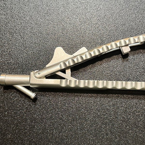 Porte-aiguille laparoscopique manuel de qualité supérieure, instruments chirurgicaux réutilisables, argenté, certifié CE Classe I, pour chirurgie générale - Product Image 3