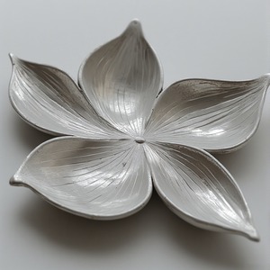 Assiette de présentation de luxe à trois feuilles en verre d'aluminium fabriqué à la main serveur de fruits secs finition or polie pour salle à manger décorative - Product Image 4