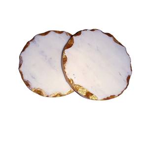 Sous-verre de table rond en résine blanche perle avec combinaison dorée et tapis avec abat-jour naturel bicolore - Product Image 4