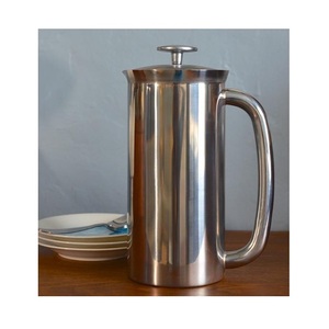 Pichet à eau classique en acier inoxydable avec poignée et couvercle solides, parfait pour servir quotidiennement, cuisine, hôtel et restaurant. - Product Image 4
