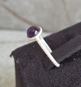 Anillo de Plata de Ley Estilo Bohemio Hecho a Mano Unisex con Piedra Preciosa de Amatista para Aniversario de Boda o Regalo de Fiesta - Product Image 6