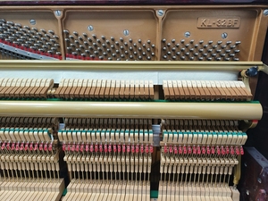Piano droit Kawai KL32BF rouge bordeaux de haute qualité, d'occasion, fabriqué au Japon, vente en gros, taille compacte avec son riche, original du Japon - Product Image 3