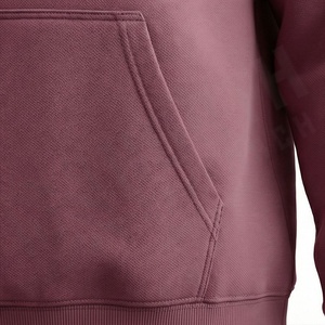 Hoodie surdimensionné élégant pour homme, design vintage délavé avec poche avant, confortable, personnalisable pour l'hiver. - Product Image 5