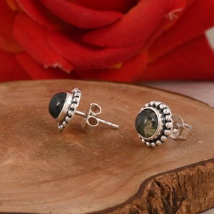 Boucles d'oreilles clous en agate mousse serties clos, en argent vieilli, bijoux de luxe bohèmes avec pierres précieuses pour fêtes et cadeaux - Product Image 6