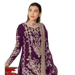 Nouveau costume en soie brodée d'organza de créateur pakistanais avec Dupptta pour la collection Mariages - Product Image 1