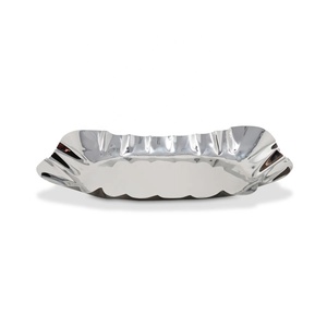 Plateau de service ovale en métal poli Divris DRC-810SS, fait main, durable, écologique, multifonctionnel, finition élégante, sans danger pour les aliments - Product Image 3