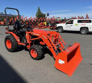 รถแทรกเตอร์คูโบต้า B2601HSD ปี 2022 - รถแทรกเตอร์ดีเซลขนาดกะทัดรัดพร้อมที่ตักด้านหน้า ขับเคลื่อน 4 ล้อ กำลัง 26 แรงม้า รับน้ำหนักได้ 700 กิโลกรัม รองรับอุปกรณ์เสริมหลากหลาย - Product Image 1