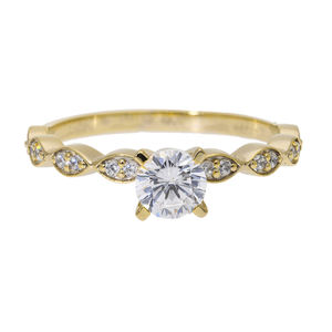 Elegante anillo de compromiso de oro blanco de 14 quilates con diamante de centro redondo y detalles laterales inspirados en Marquesa con diamantes naturales - Product Image 3