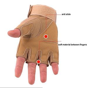 ถุงมือแบบครึ่งนิ้วยี่ห้อ Tactics พร้อมโลโก้สั่งทำ ถุงมือยุทธวิธีสำหรับกิจกรรมกลางแจ้ง ปีนเขา ล่าสัตว์ ถุงมือป้องกัน ปากีสถาน - Product Image 4