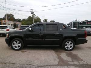 Chevrolet Avalanche LTZ Black Diamond d'occasion haut de gamme à prix réduit à vendre - Product Image 4