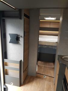 Autocaravana de Viaje Familiar de Lujo de un Solo Eje Usada, Modelo 2024, Marca De Thleffss, para 4-6 Pasajeros, Emisión Euro 6, Uso Doméstico - Product Image 3