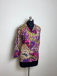 Camisa étnica de algodón de diseñador para mujer con estampado Ikat negro y multicolor Manga larga y decoración de encaje Estampado Ikat negro - Product Image 2