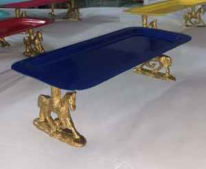 Plateau décoratif en émail avec pattes de cheval dorées pour service de luxe et présentation festive parfait pour les mariages, les fêtes à la maison et les cadeaux. - Product Image 3