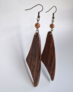 Boucles d'oreilles en bois élégantes de style rétro vintage Conception de goutte à coupe creuse pour les mariages - Product Image 1