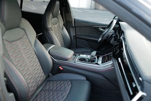 Audi RS Q8 2021, faible kilométrage, boîte automatique, direction souple, essence/électrique, état neuf. - Product Image 2