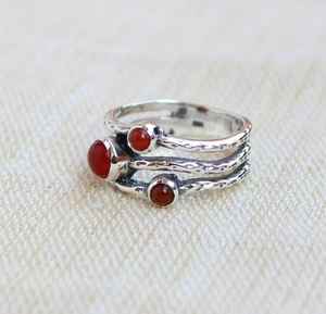 Bague élégante faite à la main en argent sterling massif 925 avec pierres précieuses en cornaline naturelle, cadeau parfait de bohème délicat - Product Image 1