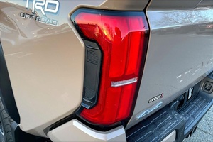 Toyota Tacoma TRD Off Road 2022, Doble Cabina, Caja de 6', V6, 4x4, Volante a la Izquierda/Derecha - Product Image 6