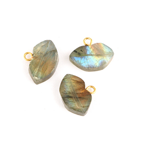 Authentique feu vert labradorite connecteur lèvre sculptée simple boucle connecteur lèvre baiser breloques laiton labradorite lèvre pendentif - Product Image 3