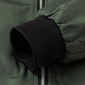 เสื้อแจ็คเก็ตบอมเบอร์บุผ้าสำหรับฤดูหนาวสำหรับผู้ชาย พร้อมโลโก้แบบกำหนดเอง ขอบริบบิ้น ซิปแข็งแรง และบริการผลิตแบบ ODM OEM อย่างมืออาชีพ - Product Image 2