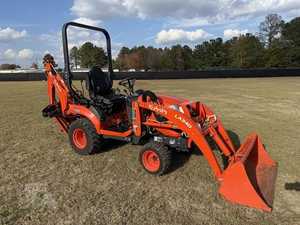 Vente à prix réduit de mini-tracteur Kubota BX23S 4WD diesel avec chargeur et pelle rétrocaveuse standard Garton - Product Image 4